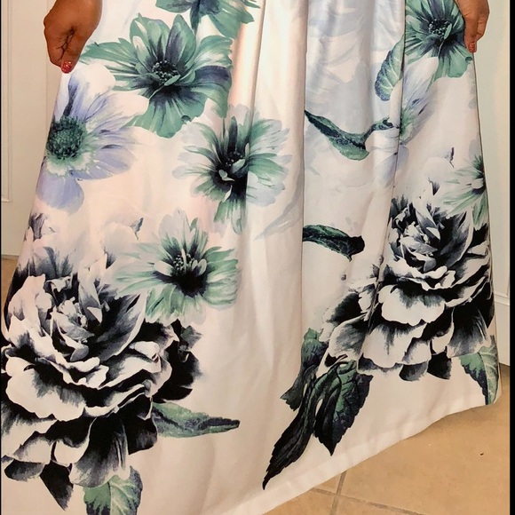 Dress - Picture 2 of 3